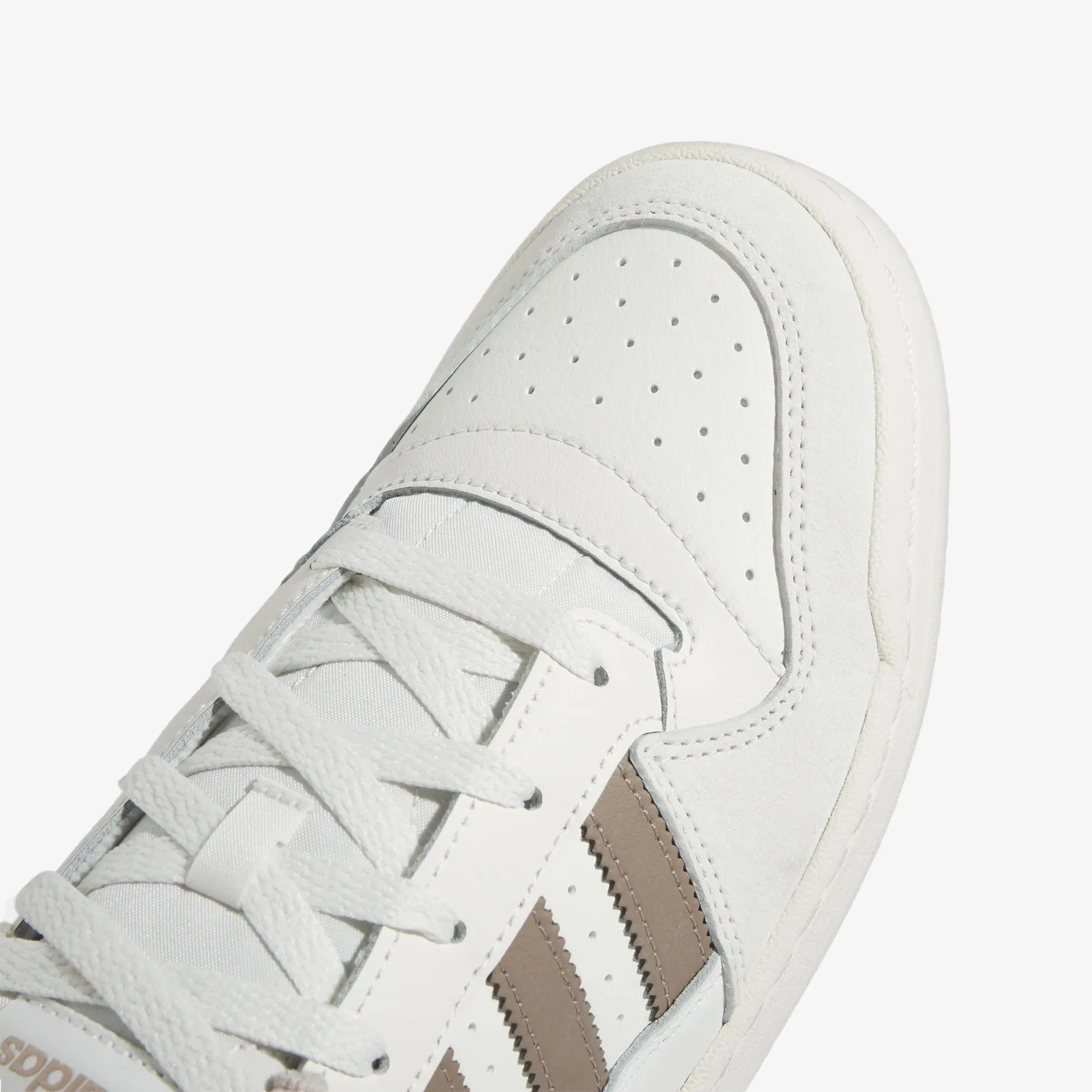 Adidas Originals | FORUM LOW CL { CORE WHITE/CHALKY BROWN