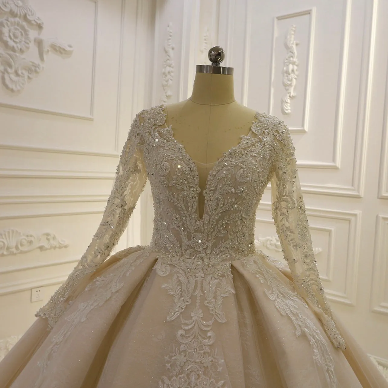 AM401 Long sleeve ball gown lace applique shiny v neck luxury wedding dress