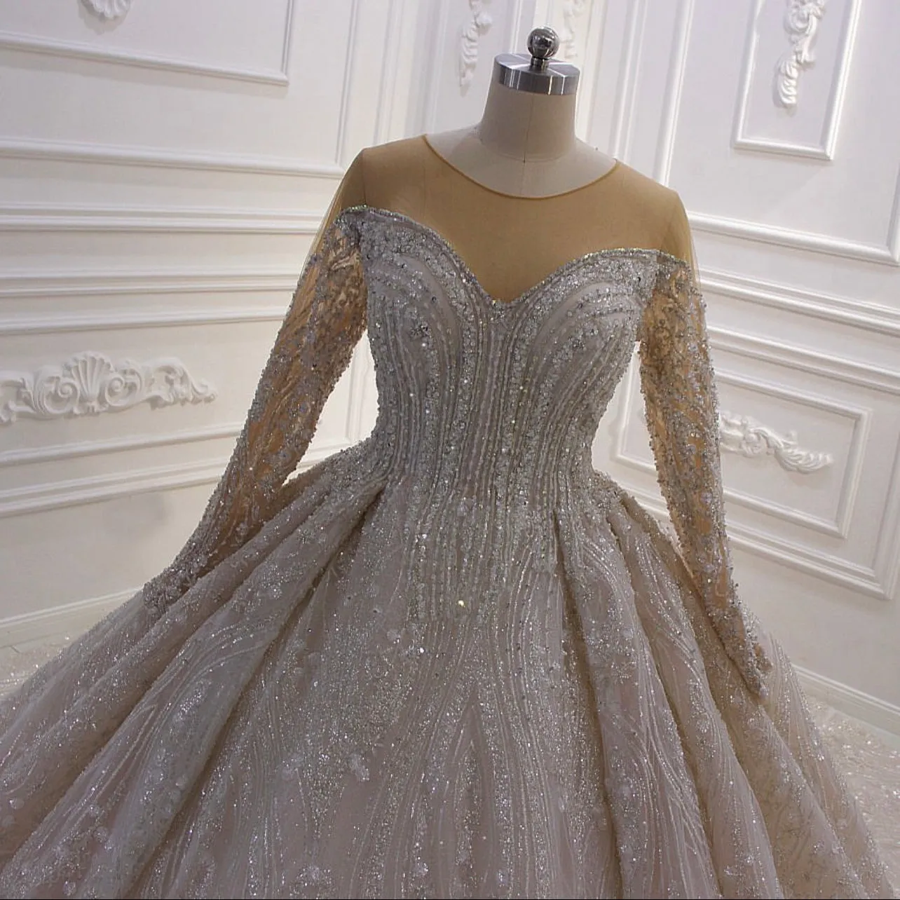 AM575 Luxury Long Sleeve Crystal Beads Wedding Dress