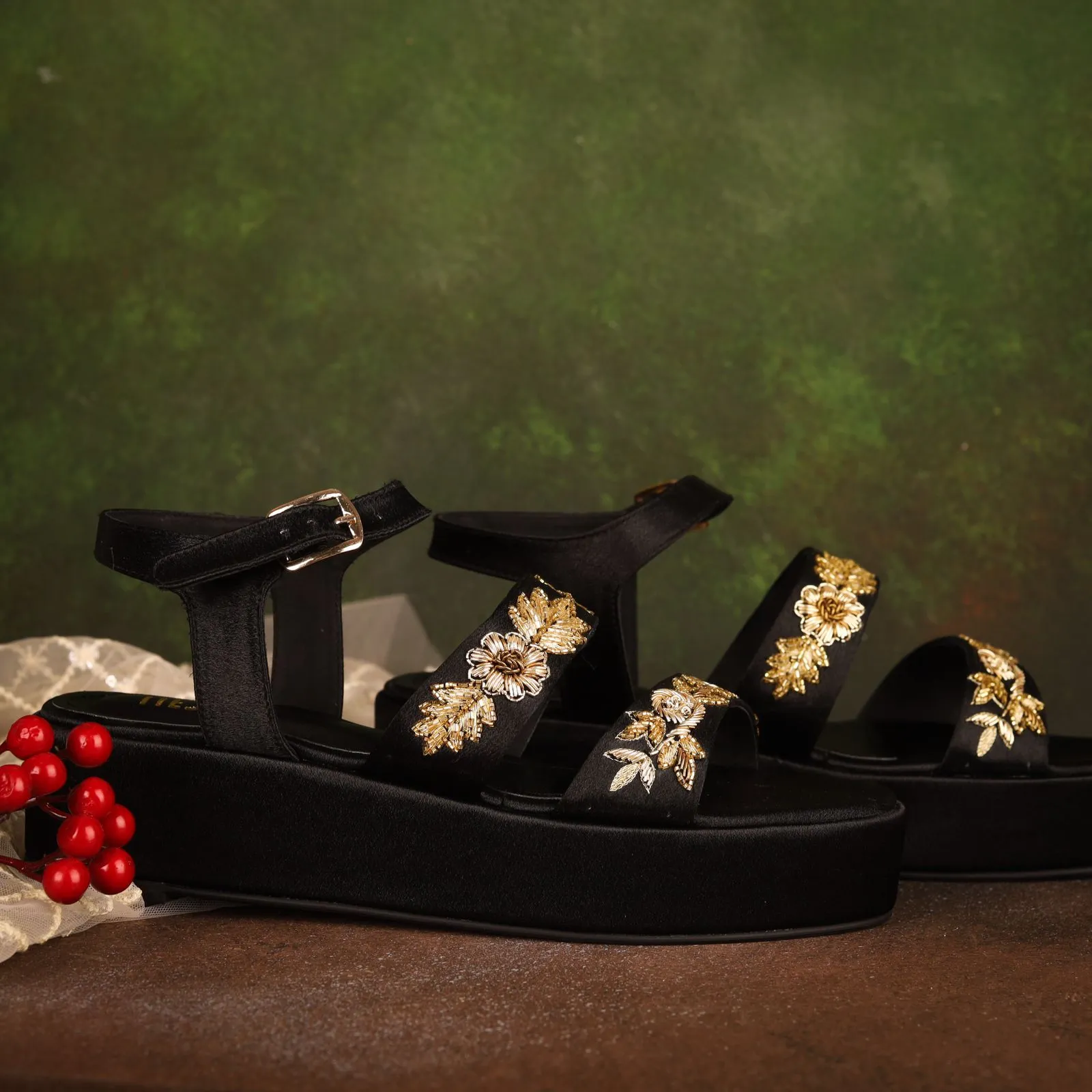 Motif (Gold) Black Wedges