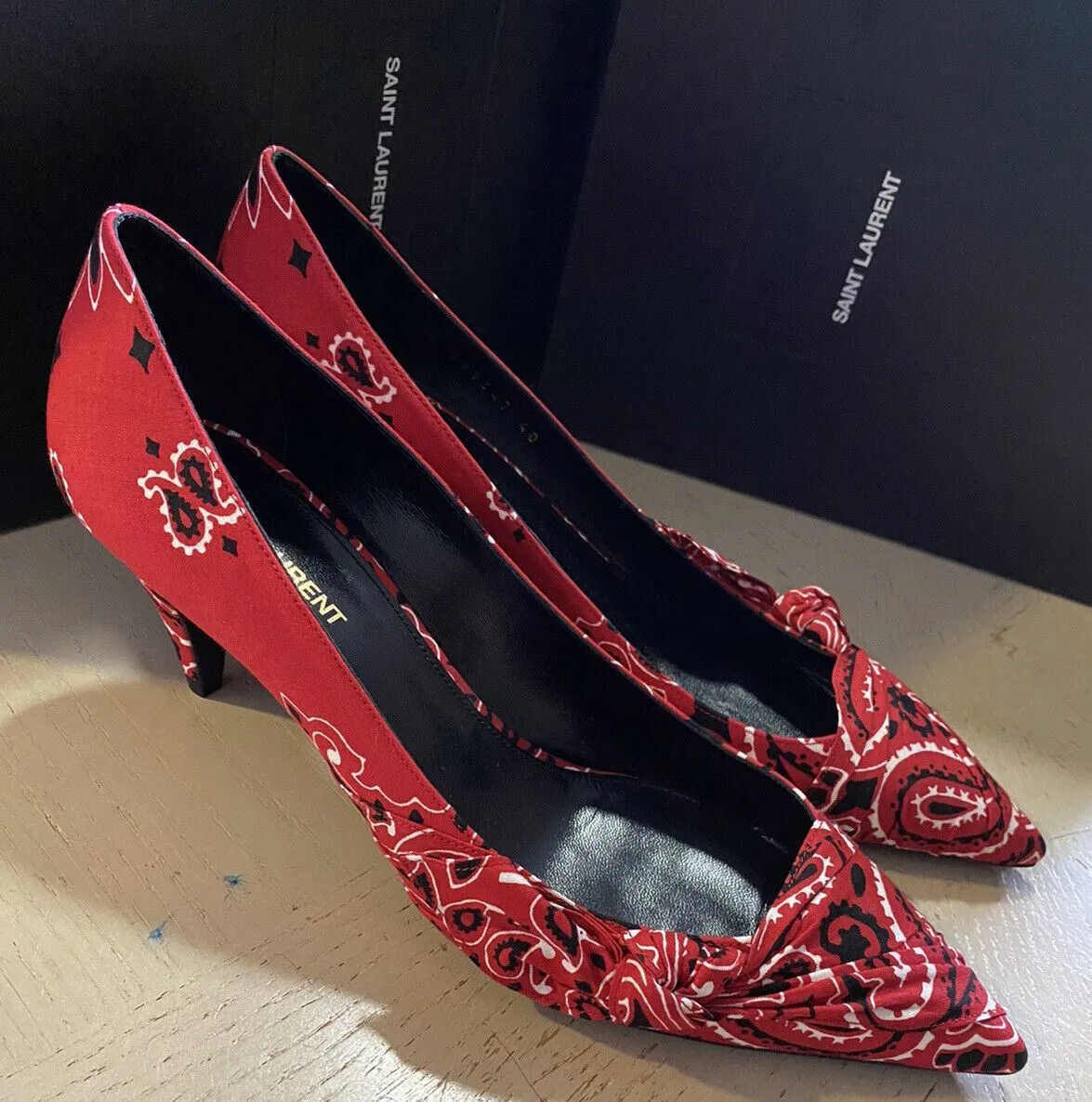 NIB $895 Saint Laurent Women Bandana Dress Shoes Red 9 US ( 39 Eu )