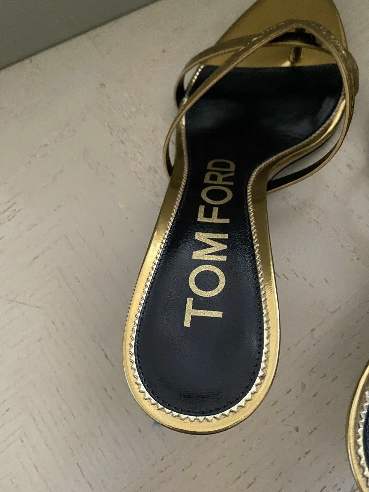 NIB $990 Tom Ford Women Leather Logo Thong Sandal Shoes Gold 8 US/38 Eu Italy