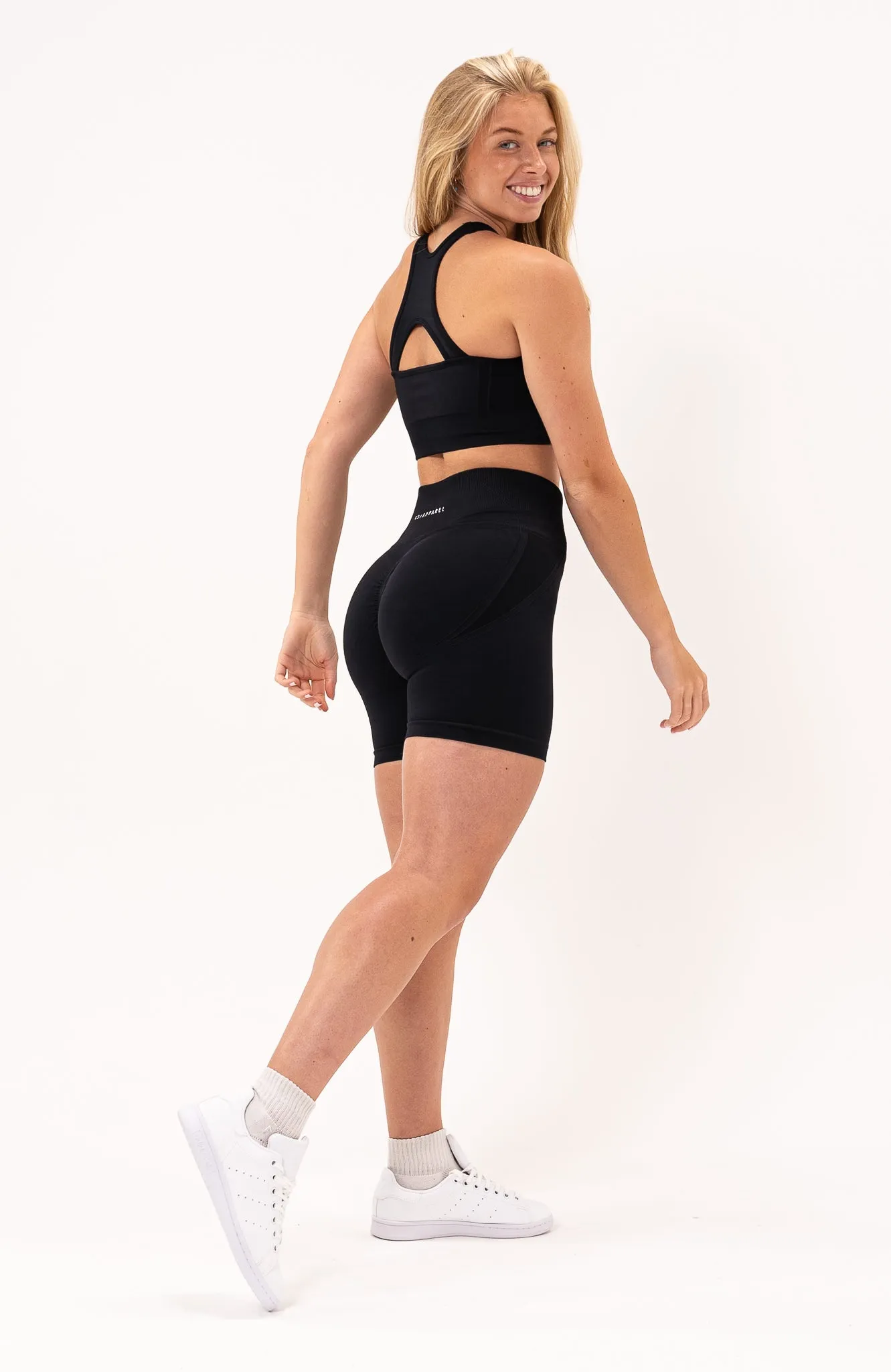 Tempo Seamless Scrunch Shorts & Sports Bra Set - Black